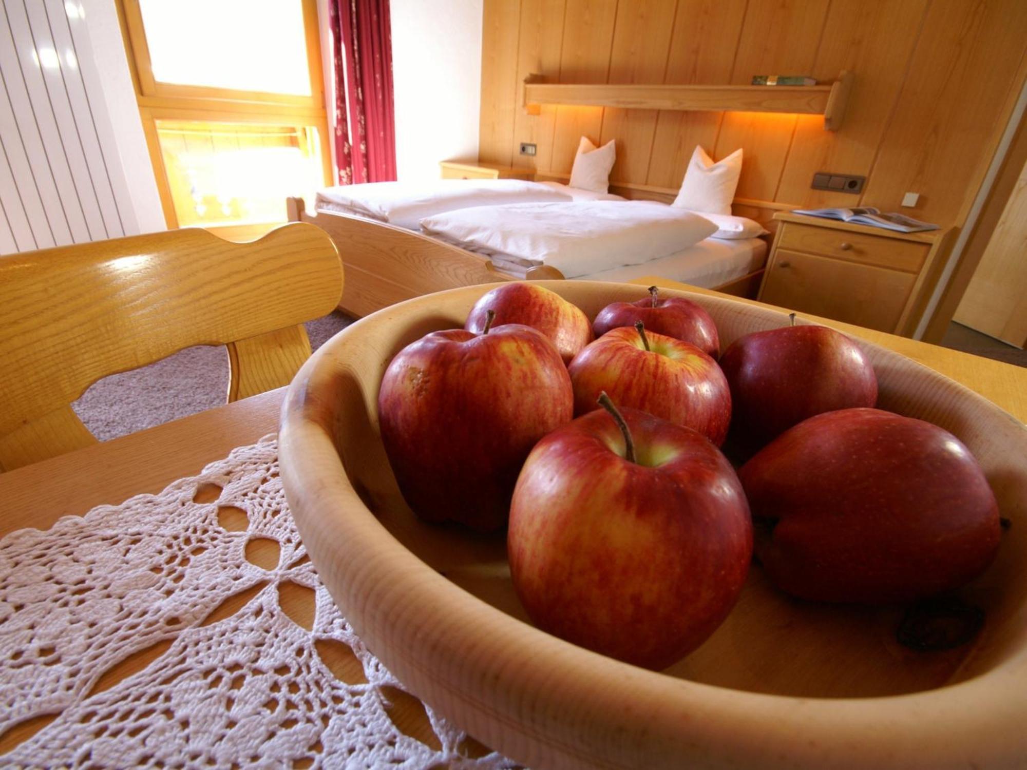 Garni Tofana Hotel Корвара ин Бадия Екстериор снимка