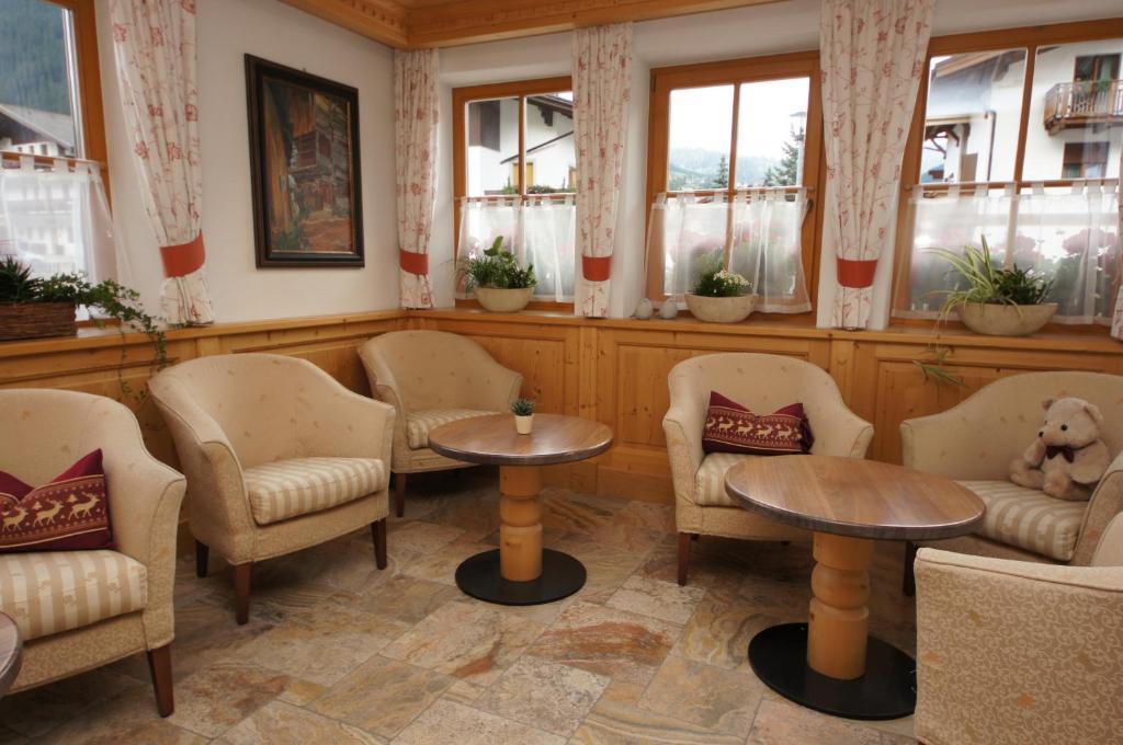 Garni Tofana Hotel Корвара ин Бадия Екстериор снимка