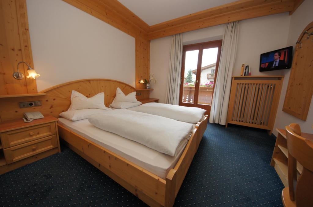 Garni Tofana Hotel Корвара ин Бадия Стая снимка