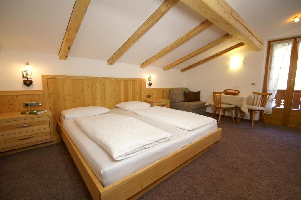 Garni Tofana Hotel Корвара ин Бадия Стая снимка