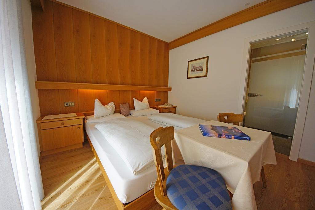 Garni Tofana Hotel Корвара ин Бадия Екстериор снимка