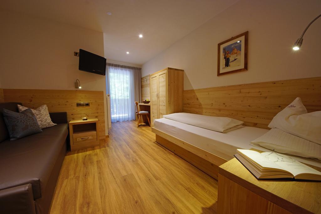Garni Tofana Hotel Корвара ин Бадия Екстериор снимка