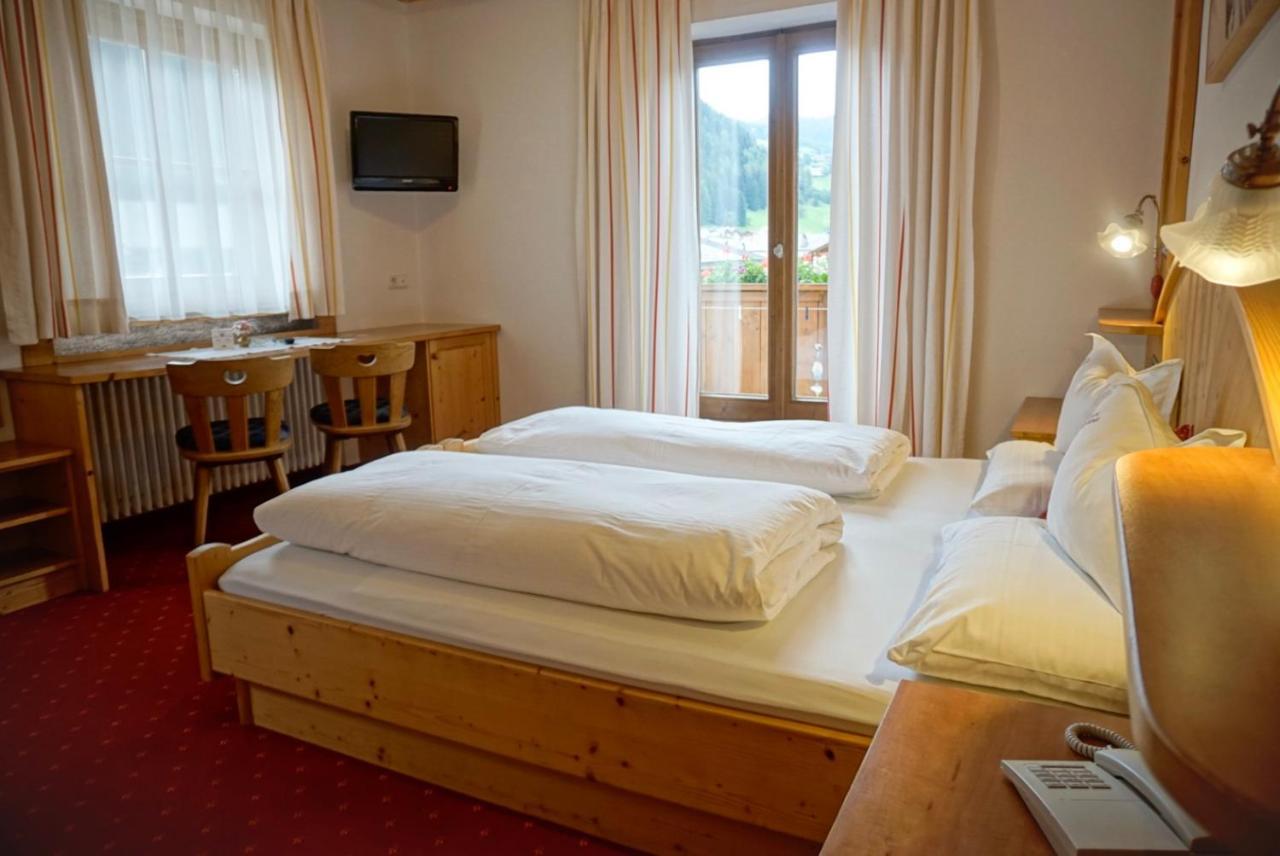 Garni Tofana Hotel Корвара ин Бадия Екстериор снимка